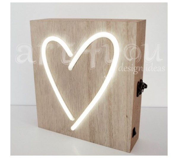 ΚΟΥΤΙ ΓΙΑ ΣΤΕΦΑΝΑ-ΜΑΡΤΥΡΙΚΑ-ΔΩΡΟΥ ΜΕ ΚΑΡΔΙΑ LED 