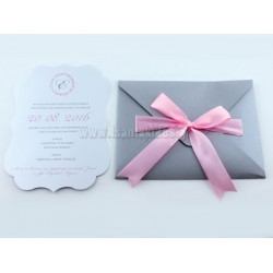 Προσκλητήριο Βάπτισης μονόγραμμα ροζ σε ασημί φάκελο